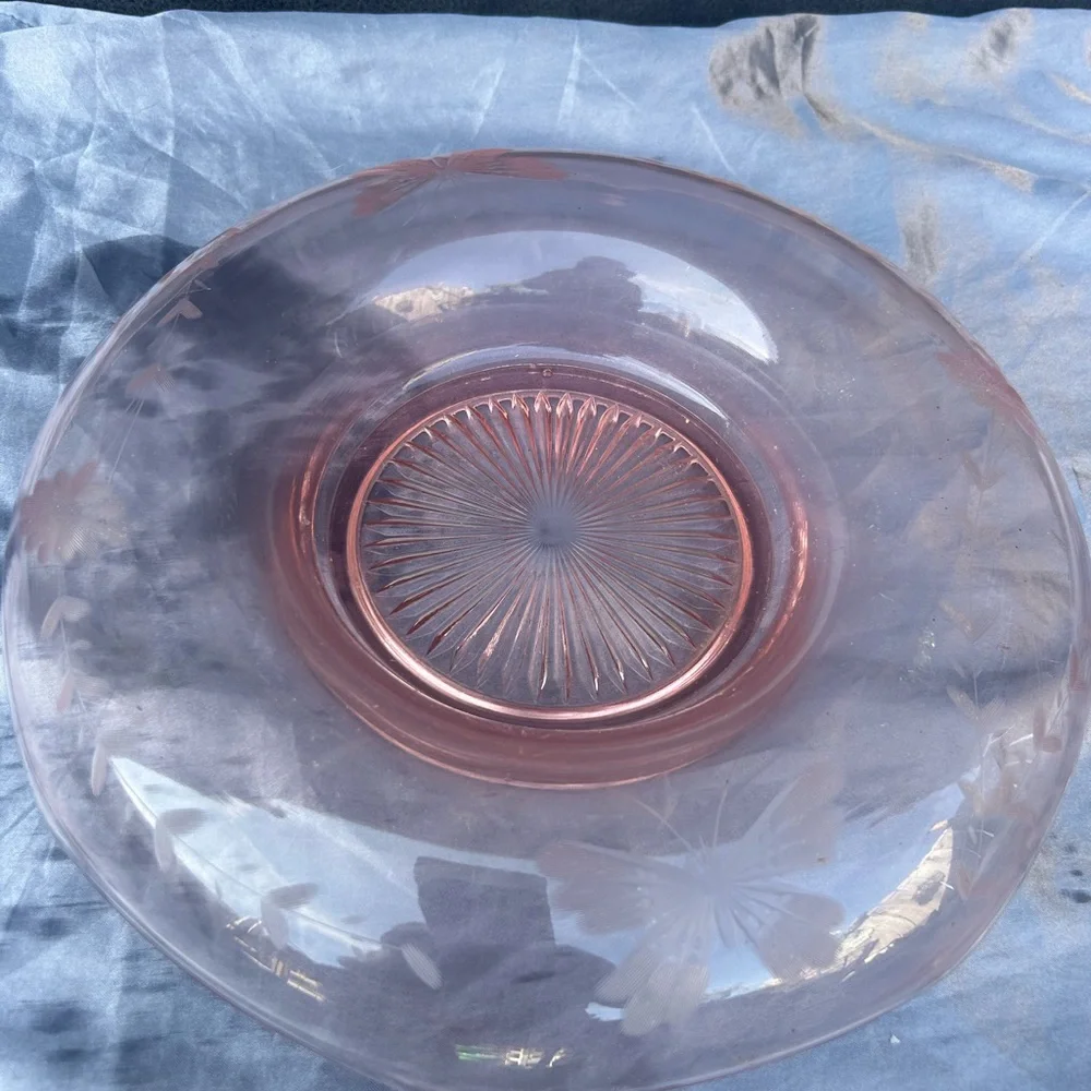 Pink depression etched vintage butterfly dish - Picture 4 of 4